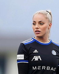 Nhan sắc nữ cầu thủ quyến rũ nhất thế giới vừa dính chấn thương nặng