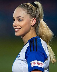 Nhan sắc nữ cầu thủ quyến rũ nhất thế giới vừa dính chấn thương nặng