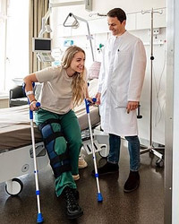 Nhan sắc nữ cầu thủ quyến rũ nhất thế giới vừa dính chấn thương nặng