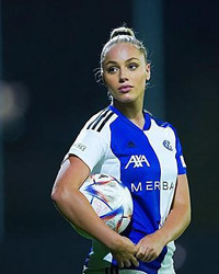 Nhan sắc nữ cầu thủ quyến rũ nhất thế giới vừa dính chấn thương nặng