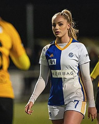 Nhan sắc nữ cầu thủ quyến rũ nhất thế giới vừa dính chấn thương nặng