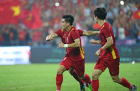 Cầu thủ Malaysia gục ngã trước 'bàn thắng vàng' của U23 Việt Nam