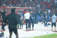 Cầu thủ Malaysia gục ngã trước 'bàn thắng vàng' của U23 Việt Nam