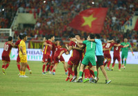 Thầy trò HLV Park ăn mừng đầy cảm xúc khi đánh bại Thái Lan giành HCV