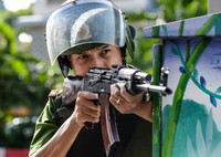 Xem Công an Hà Nội diễn tập trấn áp đối tượng cướp tiệm vàng, giải cứu con tin an toàn