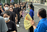 Hàng nghìn người viếng Tổng Bí thư Nguyễn Phú Trọng từ sáng sớm