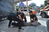 Xem Công an Hà Nội diễn tập trấn áp đối tượng cướp tiệm vàng, giải cứu con tin an toàn