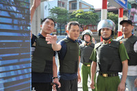 Xem Công an Hà Nội diễn tập trấn áp đối tượng cướp tiệm vàng, giải cứu con tin an toàn