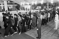 Người dân nghẹn ngào viếng Tổng Bí thư Nguyễn Phú Trọng