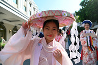 Ấn tượng hình ảnh thiếu nữ trong trang phục Việt 