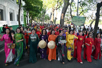 Ấn tượng hình ảnh thiếu nữ trong trang phục Việt 