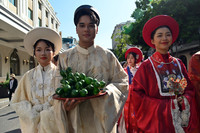 Ấn tượng hình ảnh thiếu nữ trong trang phục Việt 