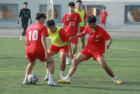 Tiền đạo về bắt gôn, THPT Xa La 'quật ngã' á quân Thạch Thất