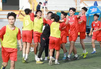 Tiền đạo về bắt gôn, THPT Xa La 'quật ngã' á quân Thạch Thất