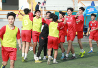 'Đọc' hồ sơ thành tích 16 đội bóng ở vòng 1/8