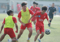 Tiền đạo về bắt gôn, THPT Xa La 'quật ngã' á quân Thạch Thất