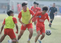 Tiền đạo về bắt gôn, THPT Xa La 'quật ngã' á quân Thạch Thất