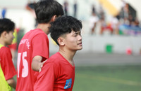 Tiền đạo về bắt gôn, THPT Xa La 'quật ngã' á quân Thạch Thất