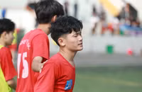 Tiền đạo về bắt gôn, THPT Xa La 'quật ngã' á quân Thạch Thất