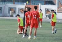 Tiền đạo về bắt gôn, THPT Xa La 'quật ngã' á quân Thạch Thất