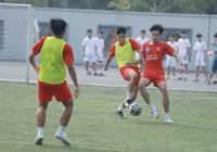 Tiền đạo về bắt gôn, THPT Xa La 'quật ngã' á quân Thạch Thất