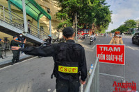 [ẢNH] Hà Nội: Nhắc nhở người chưa có giấy đi đường mới, đã cấp khoảng 20.000 giấy đi đường có QR code