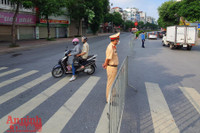 [ẢNH] Ngày đầu hoạt động chốt kiểm soát ra vào vùng đỏ: Không đủ giấy tờ phải quay đầu