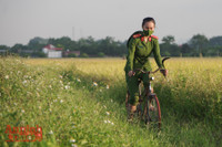 [Ảnh] Công an Thủ đô đội nắng, thâu đêm cứu lúa giúp nông dân trong khu phong tỏa