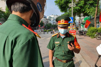 [ẢNH] Ngày đầu hoạt động chốt kiểm soát ra vào vùng đỏ: Không đủ giấy tờ phải quay đầu