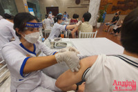 [Ảnh] Tiếp cận điểm tiêm vaccine Covid-19 