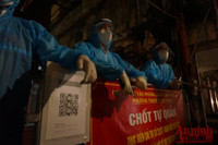 [ẢNH] Những giây phút đặc biệt khi ổ dịch nguy hiểm nhất Thủ đô được dỡ phong tỏa