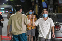 [ẢNH] Những giây phút đặc biệt khi ổ dịch nguy hiểm nhất Thủ đô được dỡ phong tỏa