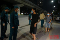 [ẢNH] Những giây phút đặc biệt khi ổ dịch nguy hiểm nhất Thủ đô được dỡ phong tỏa