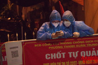 [ẢNH] Những giây phút đặc biệt khi ổ dịch nguy hiểm nhất Thủ đô được dỡ phong tỏa