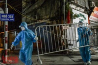 [ẢNH] Những giây phút đặc biệt khi ổ dịch nguy hiểm nhất Thủ đô được dỡ phong tỏa