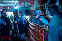 [ẢNH] Những giây phút đặc biệt khi ổ dịch nguy hiểm nhất Thủ đô được dỡ phong tỏa