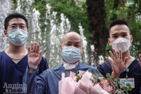 [Ảnh] Bệnh nhân Covid-19 từng phải chạy ECMO đầu tiên của Hà Nội xuất viện và kỳ tích thoát khỏi lưỡi hái tử thần