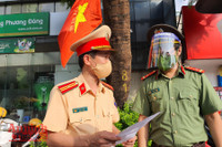 [ẢNH] Ngày đầu hoạt động chốt kiểm soát ra vào vùng đỏ: Không đủ giấy tờ phải quay đầu