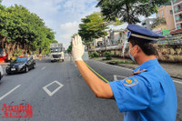 [ẢNH] Hà Nội: Nhắc nhở người chưa có giấy đi đường mới, đã cấp khoảng 20.000 giấy đi đường có QR code