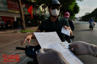 [ẢNH] Ngày đầu hoạt động chốt kiểm soát ra vào vùng đỏ: Không đủ giấy tờ phải quay đầu