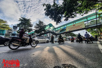 [ẢNH] Hà Nội: Nhắc nhở người chưa có giấy đi đường mới, đã cấp khoảng 20.000 giấy đi đường có QR code