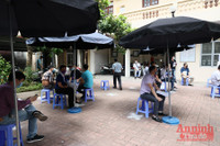 [Ảnh] Xếp hàng đổi giấy phép lái xe sau nới lỏng giãn cách, khó đảm bảo giãn cách phòng dịch