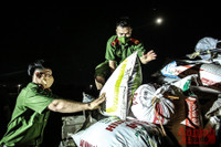 [Ảnh] Công an Thủ đô đội nắng, thâu đêm cứu lúa giúp nông dân trong khu phong tỏa