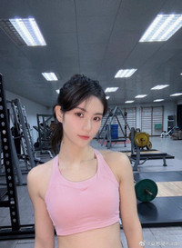 'Nữ thần điền kinh' xinh như mộng trên đường chạy