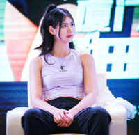 'Nữ thần điền kinh' xinh như mộng trên đường chạy