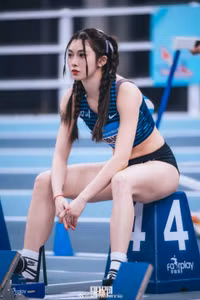 Đôi chân dài miên man của 'hotgirl điền kinh' Trung Quốc