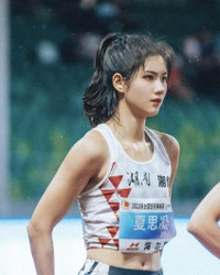 'Nữ thần điền kinh' xinh như mộng trên đường chạy