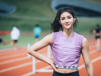 'Nữ thần điền kinh' xinh như mộng trên đường chạy