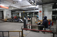 Cận cảnh hơn 200 xe máy vô chủ nằm phủ bụi ở khu HH Linh Đàm 