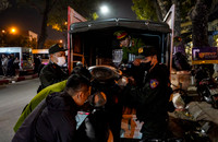 Xem Tổ công tác 141 Công an Hà Nội xử lý nghiêm thanh niên lạng lách, đánh võng trong đêm cuối năm